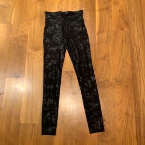 Spank camo leggings size small